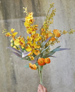 Kunstig Gren med Bær 82cm – Naturtro Dekoration til Vase