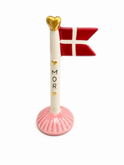 Personlig Keramisk Flagstang til Mor – Håndlavet Dansk Flag med Guldhjerter | Unik Gave til mor - BiMe