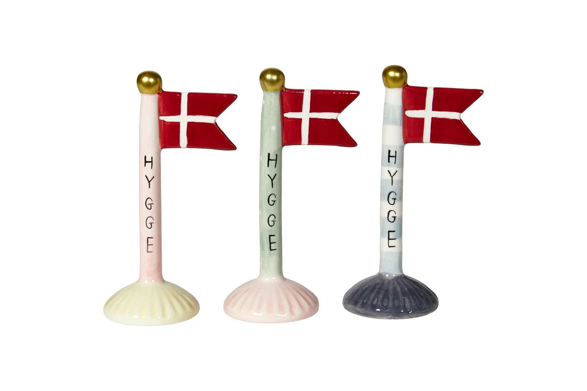 Dansk Flag med "Hygge" – Keramisk Bordflag i Nordisk Design