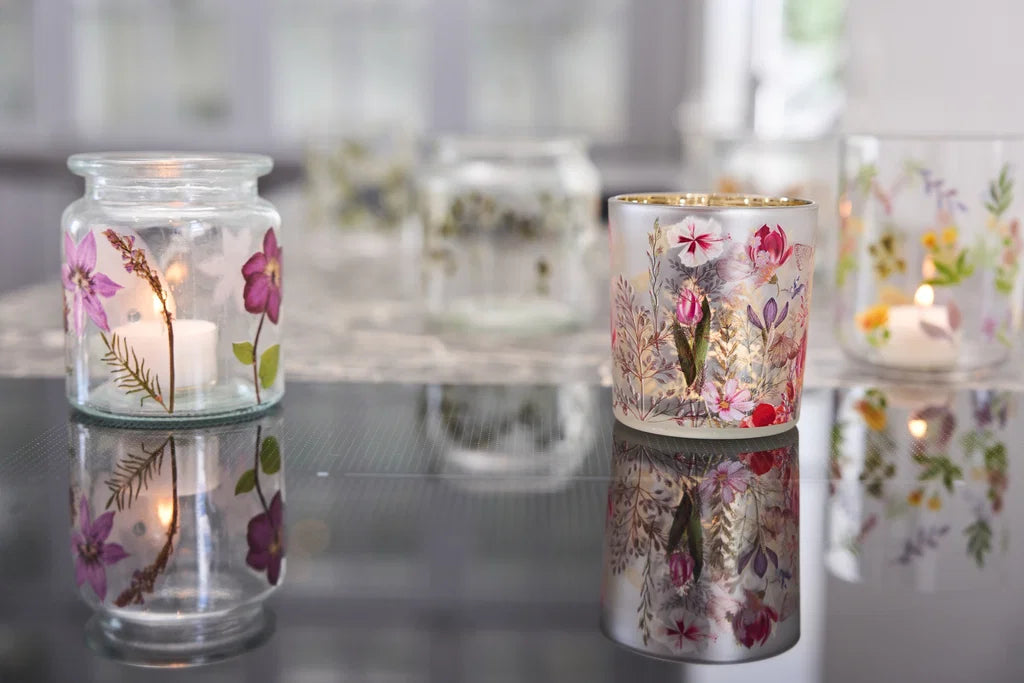 Luksus fyrfadsstage i glas med blomsterprint & guldkant – elegant lysestage