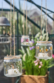 Elegant glasfyrfadsstage med pressede grønne blomster - nordisk design til hyggelig belysning