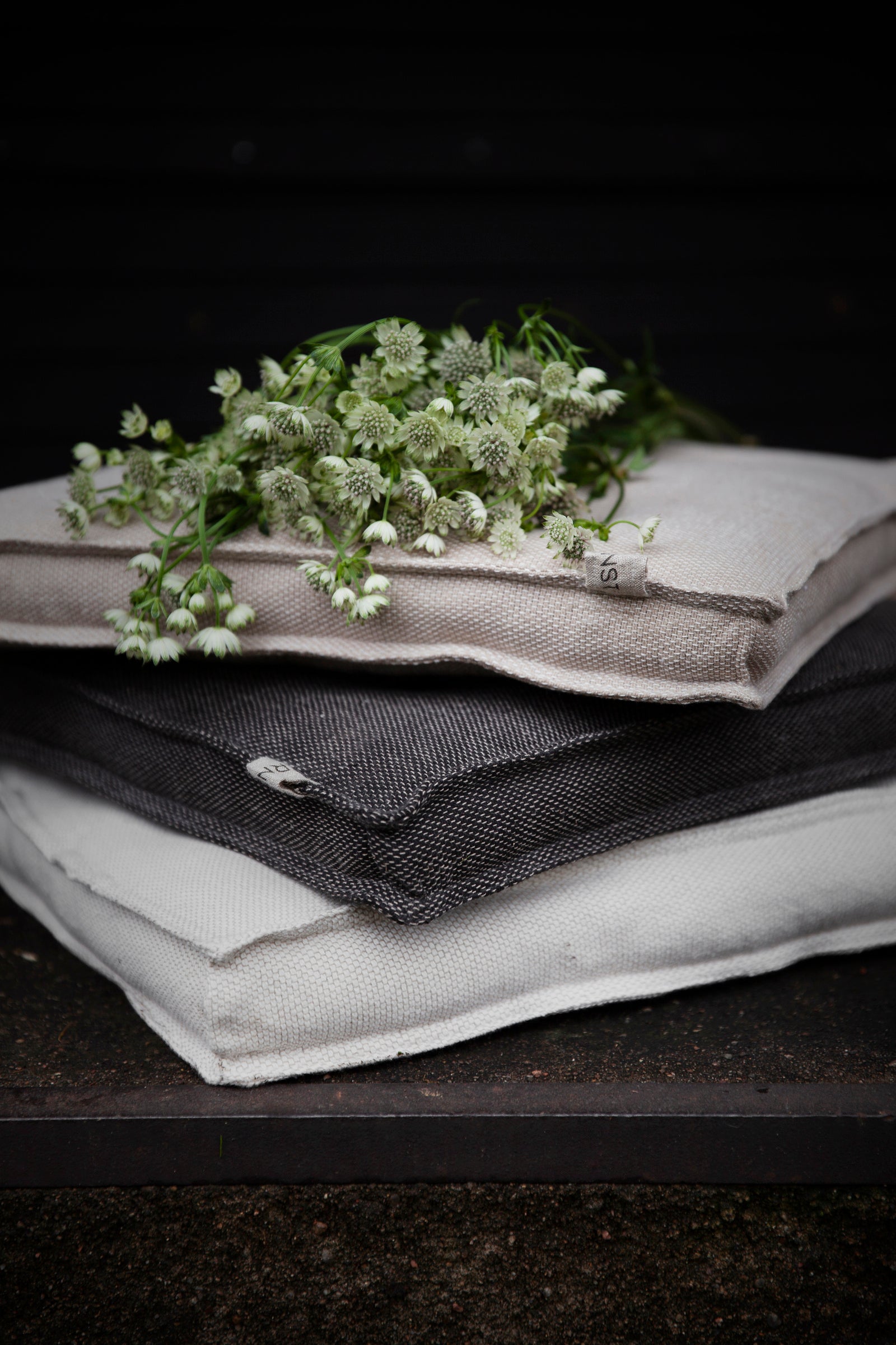 Luksus sædehynde i kraftigt stof – elegant og tidløst design i naturfarver